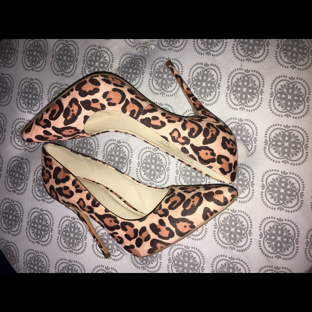 HOTT Leopard Pumps